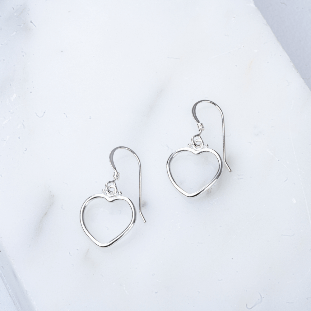 Heart plain earrings in silver.
