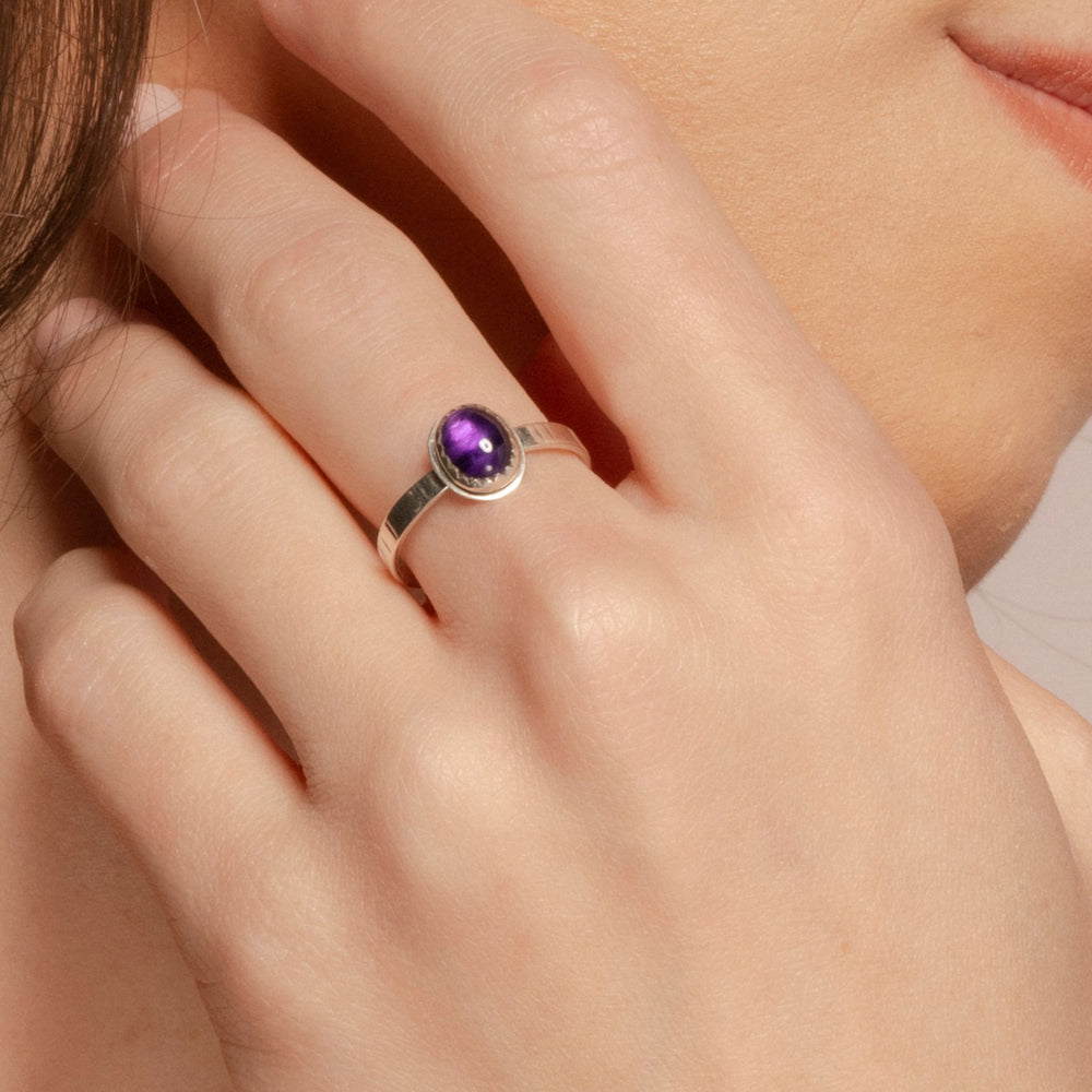 Ria ring with amethyst on Sterling Silver on model.