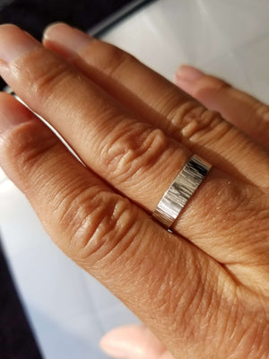 
                
                    Load image into Gallery viewer, Aspen Bark Ring on hand model!
                
            