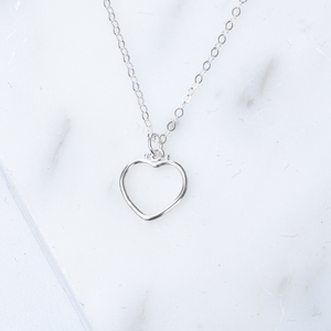 
                
                    Load image into Gallery viewer, Heart plain necklace in Sterling Silver.
                
            